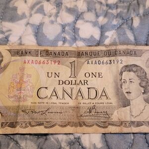Vintage Bank of Canada One Dollar Bill - Beige and Gray